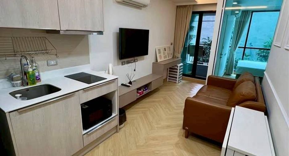 For sale 1 bed condo in Khlong Toei, Bangkok