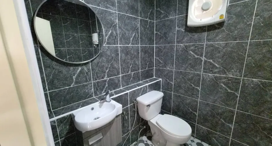 For rent 3 bedrooms townhouse in Mueang Phuket, Phuket