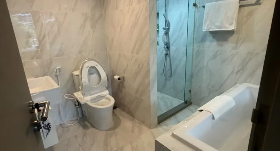 For rent 1 bed condo in Khlong Toei, Bangkok