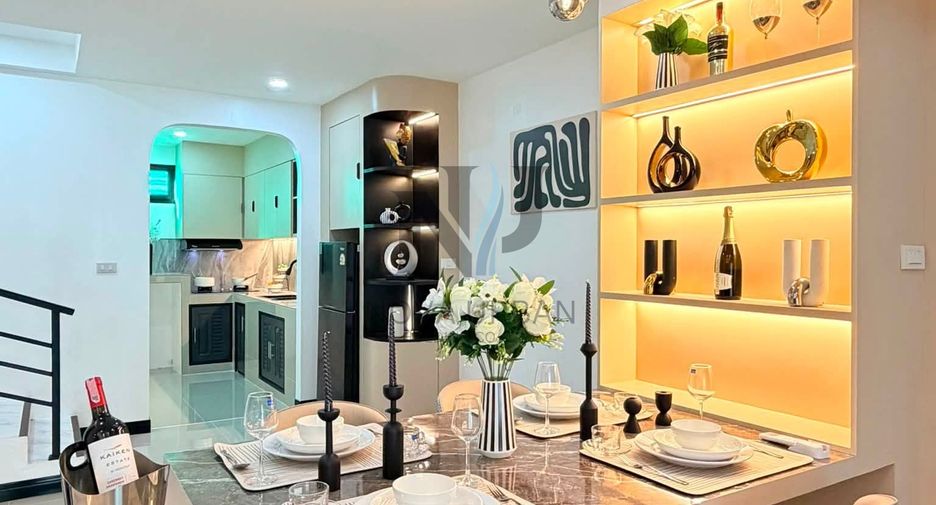 For sale 3 ベッドルーム townhouse in Jomtien, Pattaya