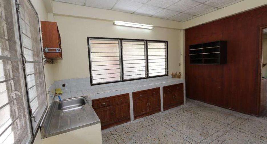 Haus zur Miete mit 4 Zimmer in Mueang Chiang Mai, Chiang Mai
