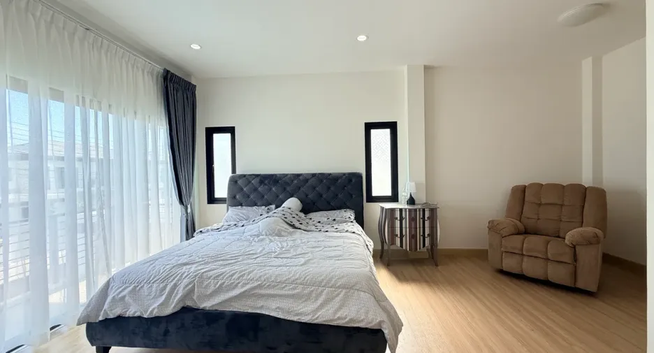 For rent 8 bedrooms house in Bang Lamung, Chonburi