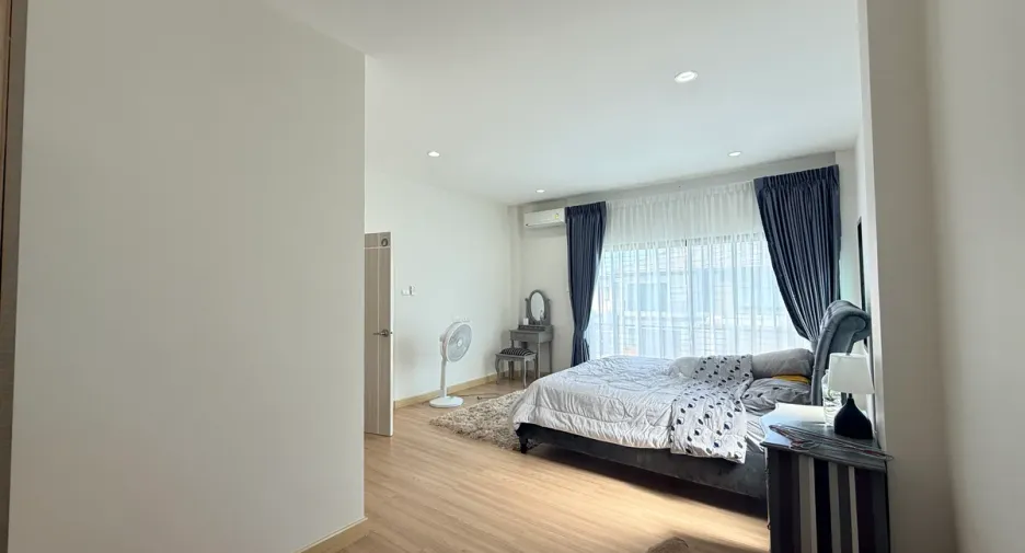 For rent 8 bedrooms house in Bang Lamung, Chonburi