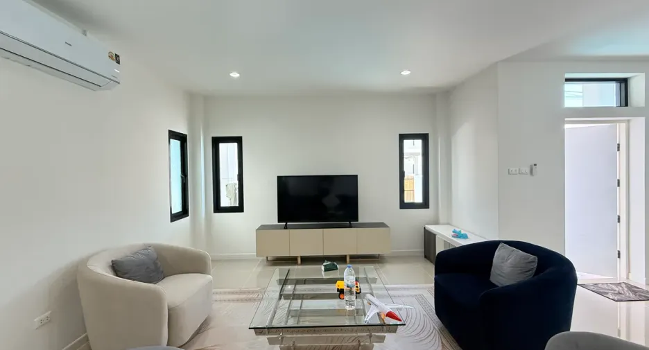For rent 8 bedrooms house in Bang Lamung, Chonburi