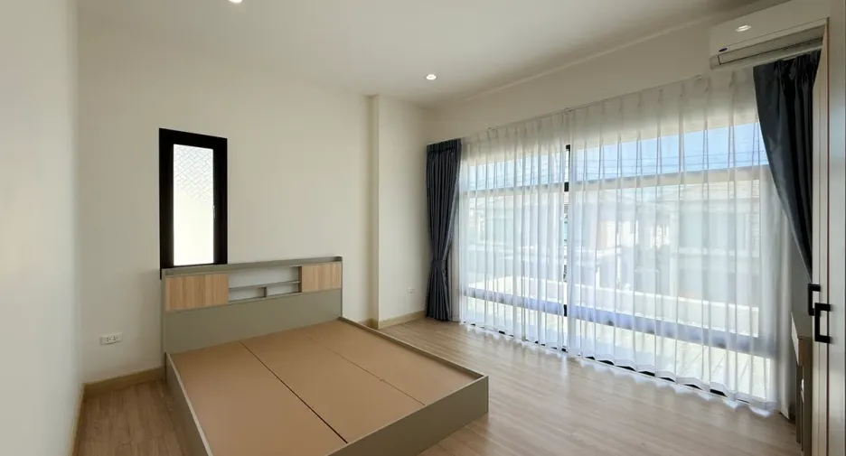 For rent 8 bedrooms house in Bang Lamung, Chonburi