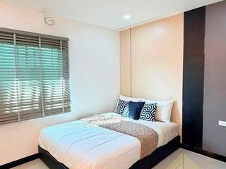 À vendre 3 chambres maison de ville à Bang Lamung, Chonburi