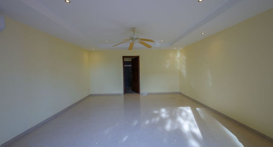 For sale 4 ベッドルーム house in Bang Lamung, Chonburi
