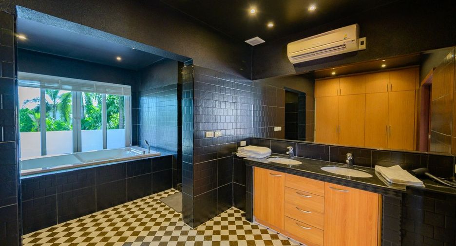 For sale 4 ベッドルーム house in Bang Lamung, Chonburi