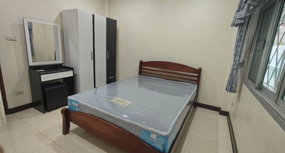 Casa en alquiler de 3 habitaciones en Bang Lamung, Chonburi