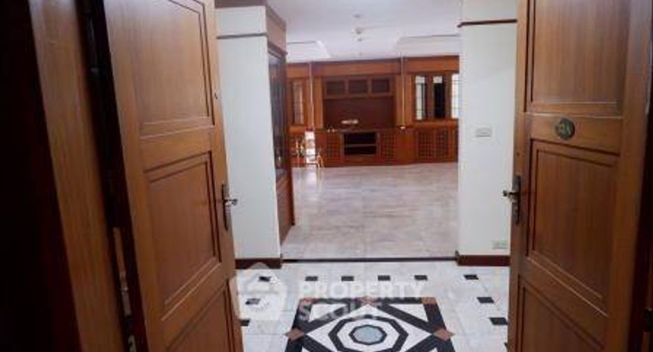 Продажа 3 спальни кондо в Кхлонг Тоеи, Бангкок