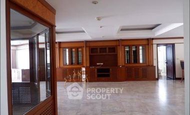 Продажа 3 спальни кондо в Кхлонг Тоеи, Бангкок