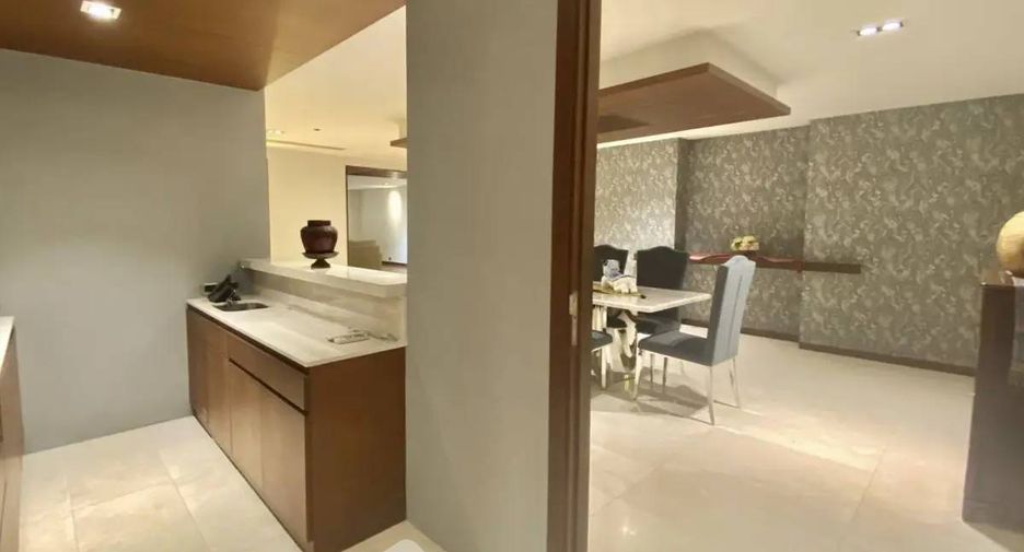 À vendre 3 chambres condo à Watthana, Bangkok