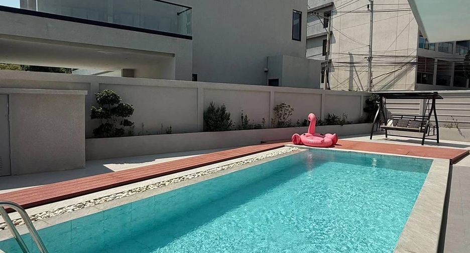 À louer et à vendre 5 chambres villa à Bang Lamung, Chonburi
