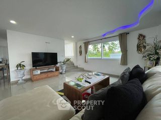 Haus zur Miete und zum Kauf mit 5 Zimmer in Bang Lamung, Chonburi