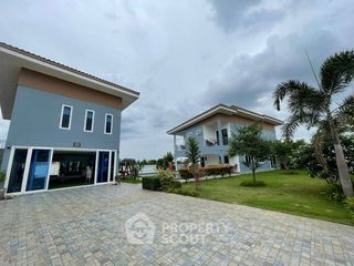 Haus zur Miete und zum Kauf mit 5 Zimmer in Bang Lamung, Chonburi