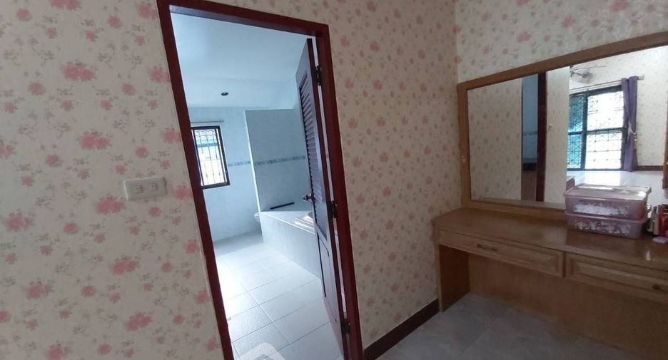 Haus zum Kauf mit 4 Zimmer in Bang Lamung, Chonburi
