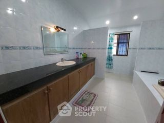 Haus zum Kauf mit 4 Zimmer in Bang Lamung, Chonburi