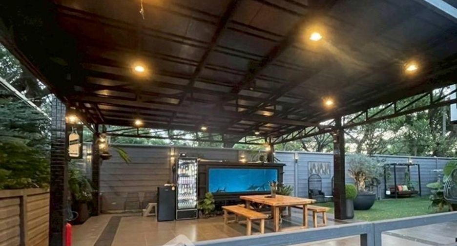 For sale 4 ベッドルーム house in Khlong Sam Wa, Bangkok