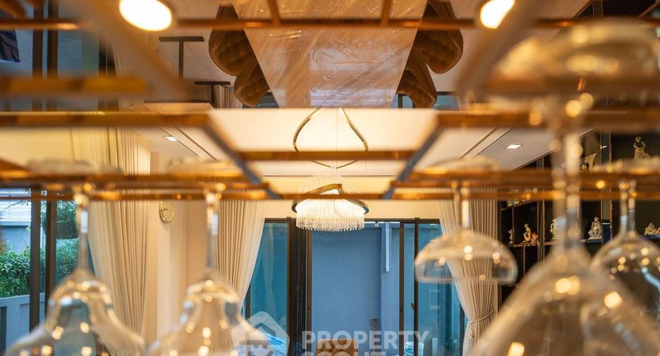 For rent 3 bedrooms house in Saphan Sung, Bangkok