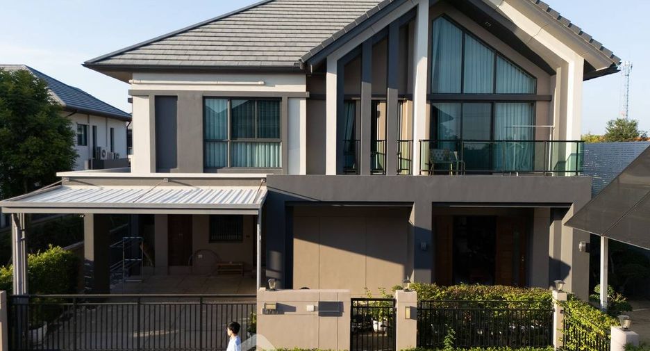 For rent 3 bedrooms house in Saphan Sung, Bangkok