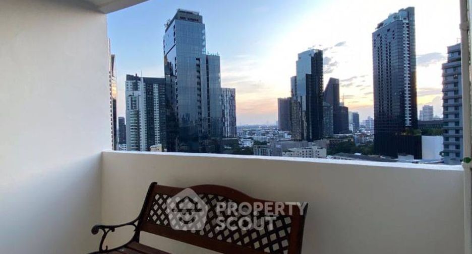 For rent 3 bedrooms condo in Watthana, Bangkok