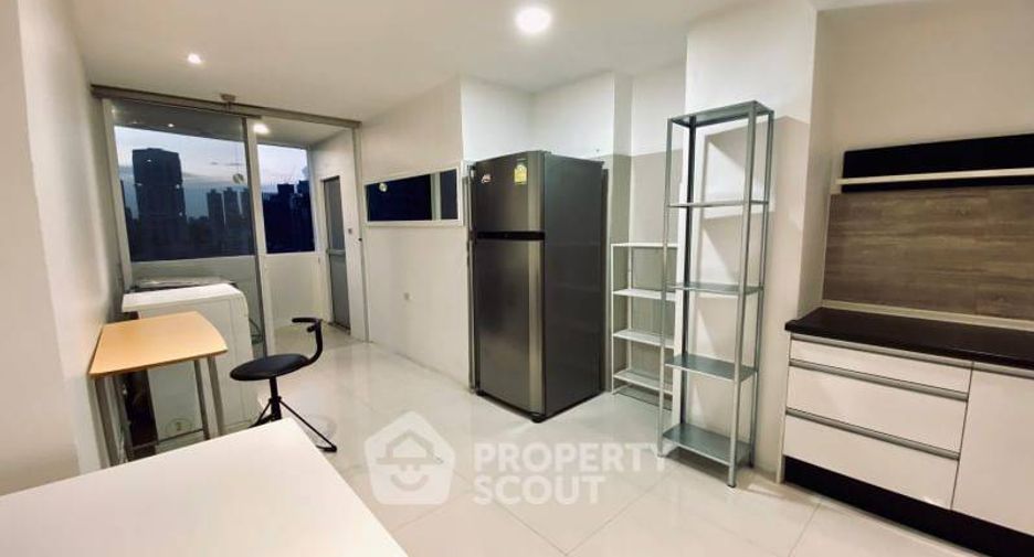 For rent 3 bedrooms condo in Watthana, Bangkok