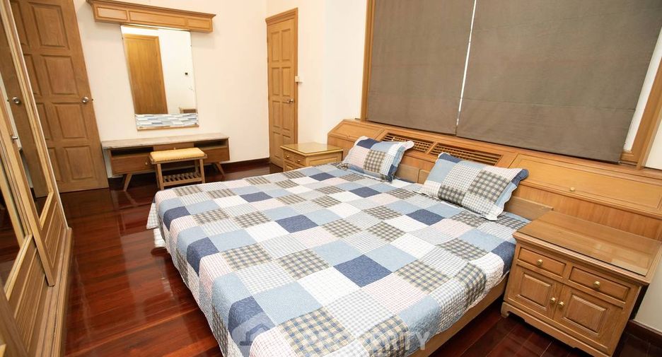 For rent 2 bedrooms apartment in Pathum Wan, Bangkok