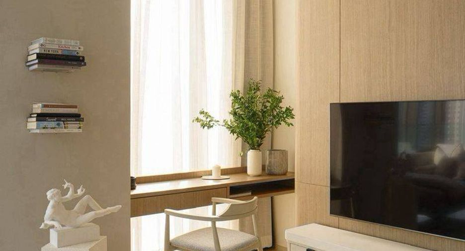 For rent 2 bedrooms condo in Bang Rak, Bangkok