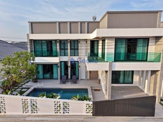Haus zum Kauf mit 5 Zimmer in Bang Lamung, Chonburi