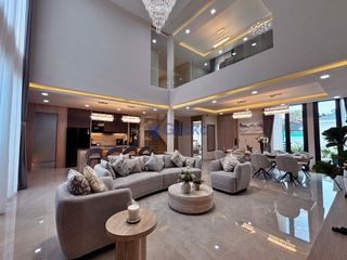 Haus zum Kauf mit 5 Zimmer in Bang Lamung, Chonburi