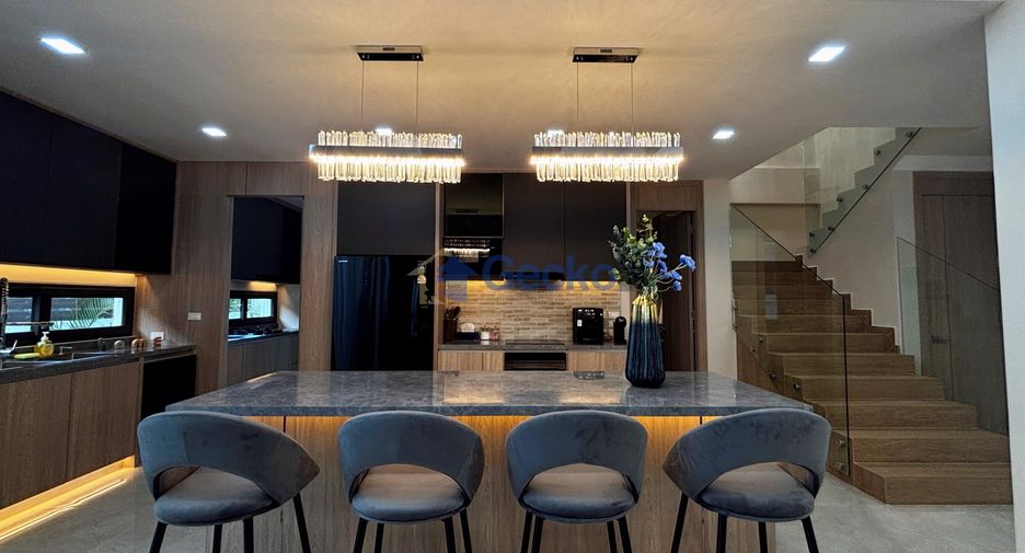 Haus zum Kauf mit 5 Zimmer in Bang Lamung, Chonburi
