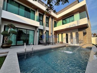 Haus zum Kauf mit 5 Zimmer in Bang Lamung, Chonburi