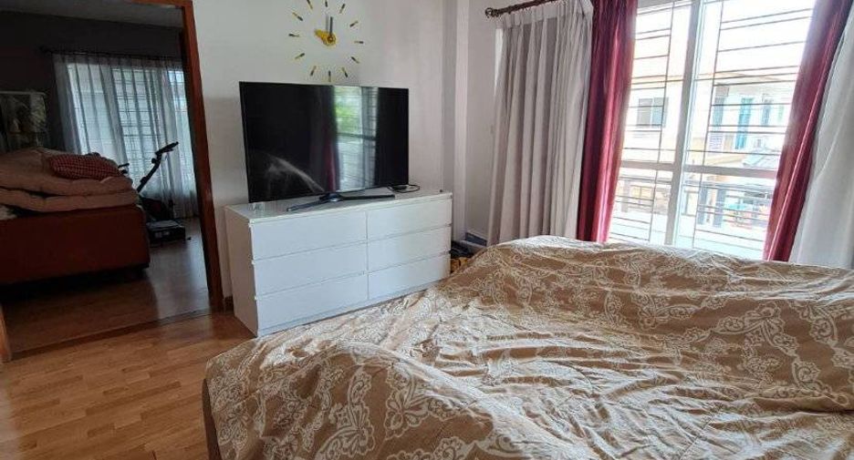 Casa en alquiler de 3 habitaciones en Bang Phli, Samut Prakan