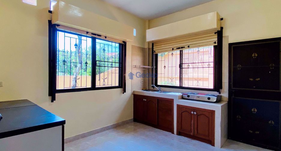 Casa en alquiler de 3 habitaciones en Bang Lamung, Chonburi