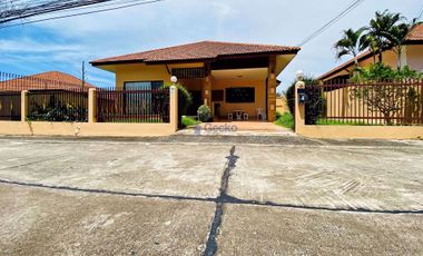 Casa en alquiler de 3 habitaciones en Bang Lamung, Chonburi