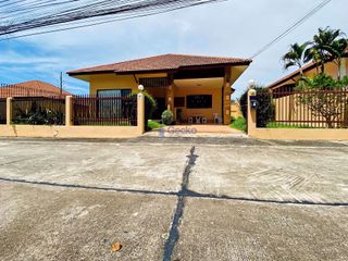Casa en alquiler de 3 habitaciones en Bang Lamung, Chonburi