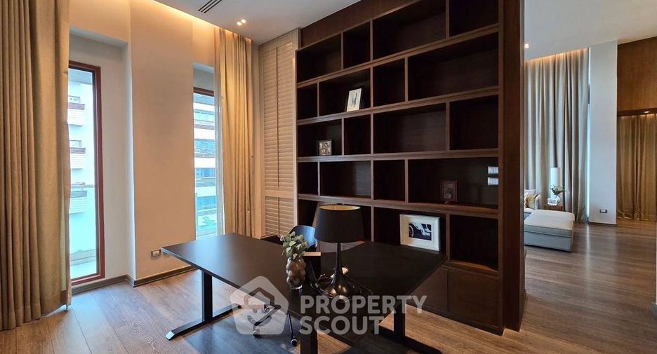 For rent 3 bedrooms condo in Khlong Toei, Bangkok