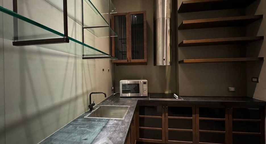 For rent 3 bedrooms condo in Khlong Toei, Bangkok