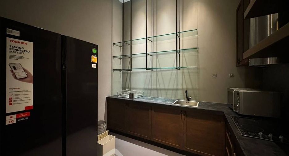 For rent 3 bedrooms condo in Khlong Toei, Bangkok