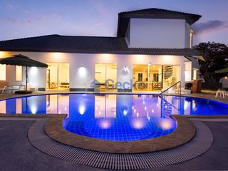 Haus zum Kauf mit 4 Zimmer in Bang Lamung, Chonburi