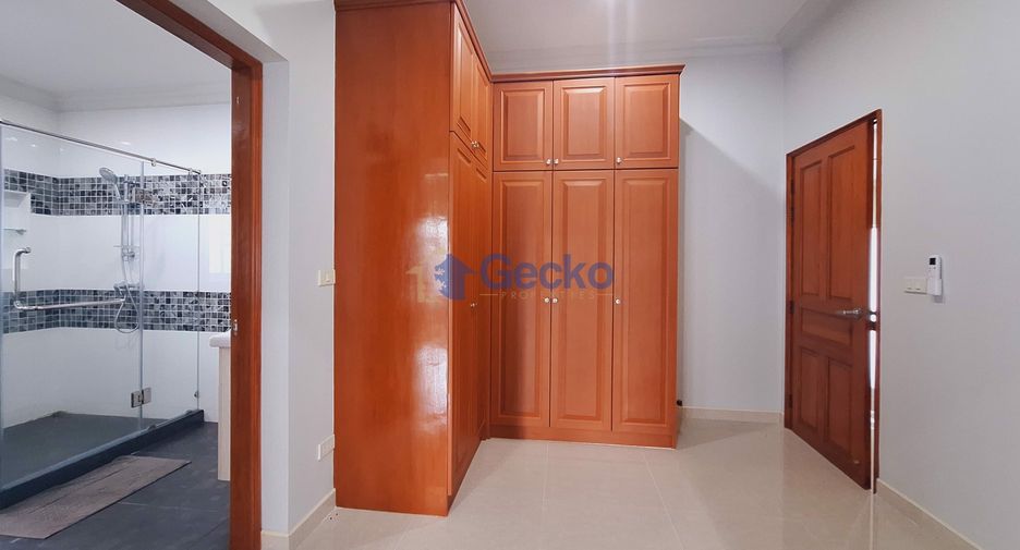 À louer 4 chambres maison à Bang Lamung, Chonburi