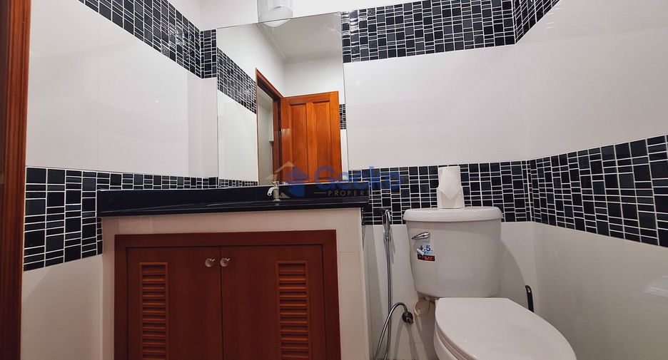 À louer 4 chambres maison à Bang Lamung, Chonburi