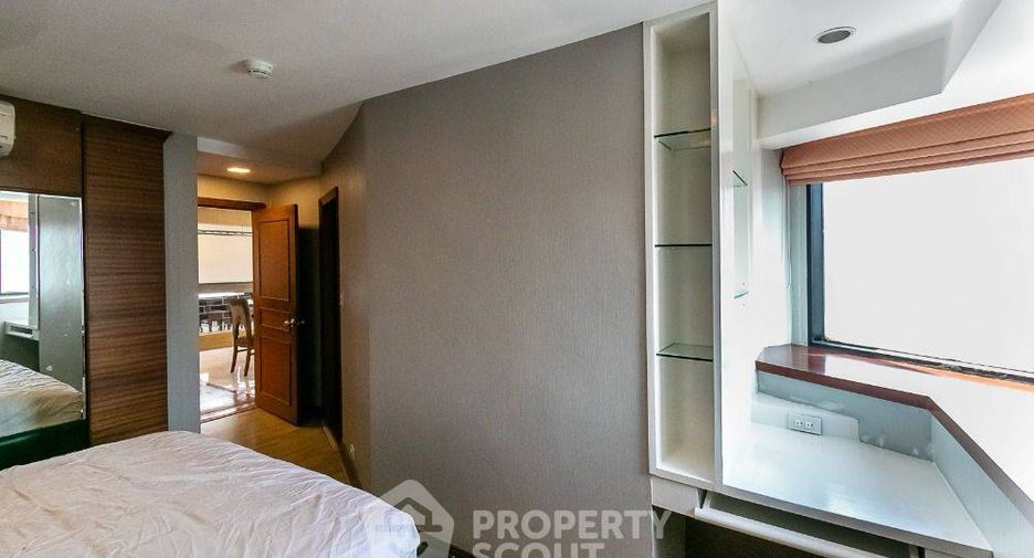 For rent 3 bedrooms condo in Khlong Toei, Bangkok
