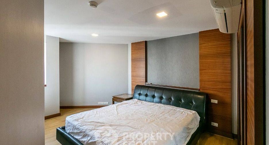 For rent 3 bedrooms condo in Khlong Toei, Bangkok