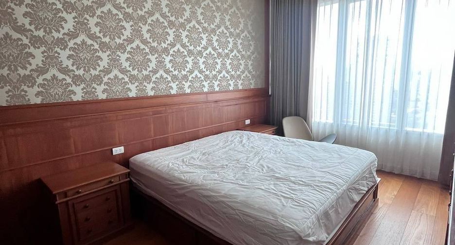 For rent 3 bedrooms condo in Pathum Wan, Bangkok