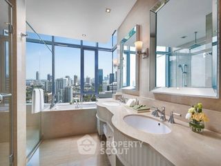 À louer 3 chambres appartement à Pathum Wan, Bangkok