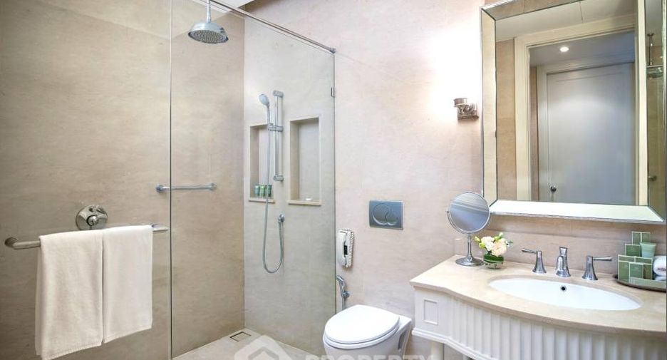 For rent 3 bedrooms apartment in Pathum Wan, Bangkok