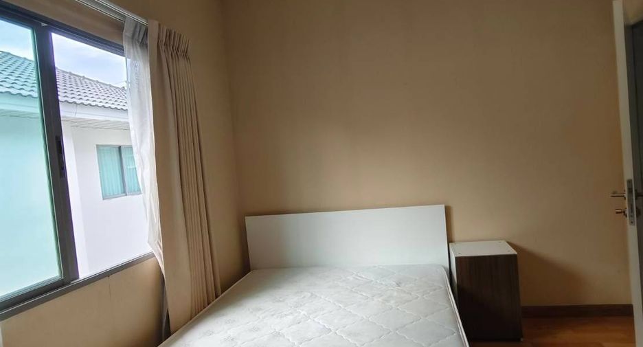 Haus zur Miete mit 3 Zimmer in Lat Krabang, Bangkok
