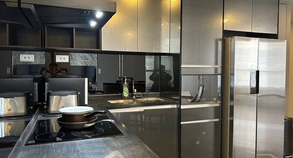 Condo en alquiler de 3 habitaciones en Watthana, Bangkok