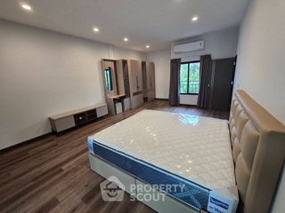 For rent 3 bedrooms townhouse in Phra Khanong, Bangkok